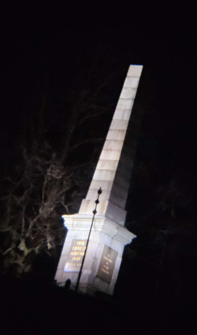 Ein anderer Blick auf die Canossa-Säule